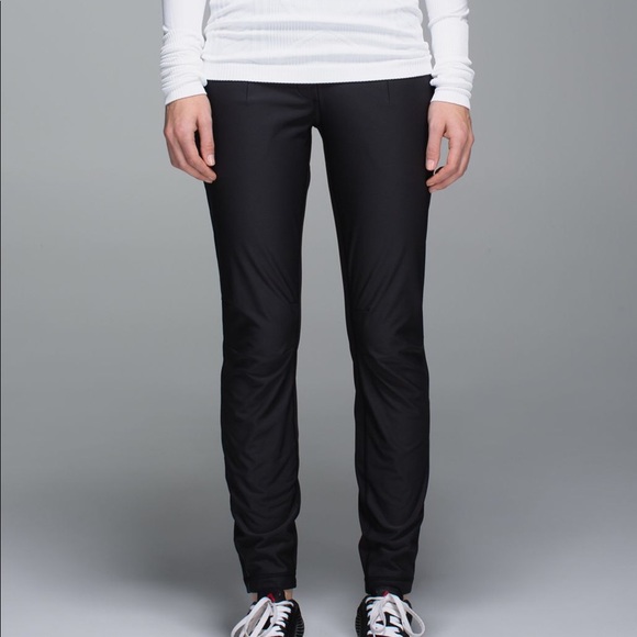 lululemon athletica Pants - Lululemon Feelin’ Frosty Softshell Pant Black RARE